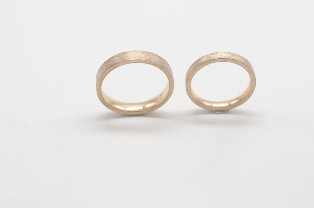 Eheringe - Eismatt flach aus recyceltem Gold image 3