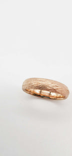 Ehering -  Mit Haut und Haar aus recyceltem Gold image 1