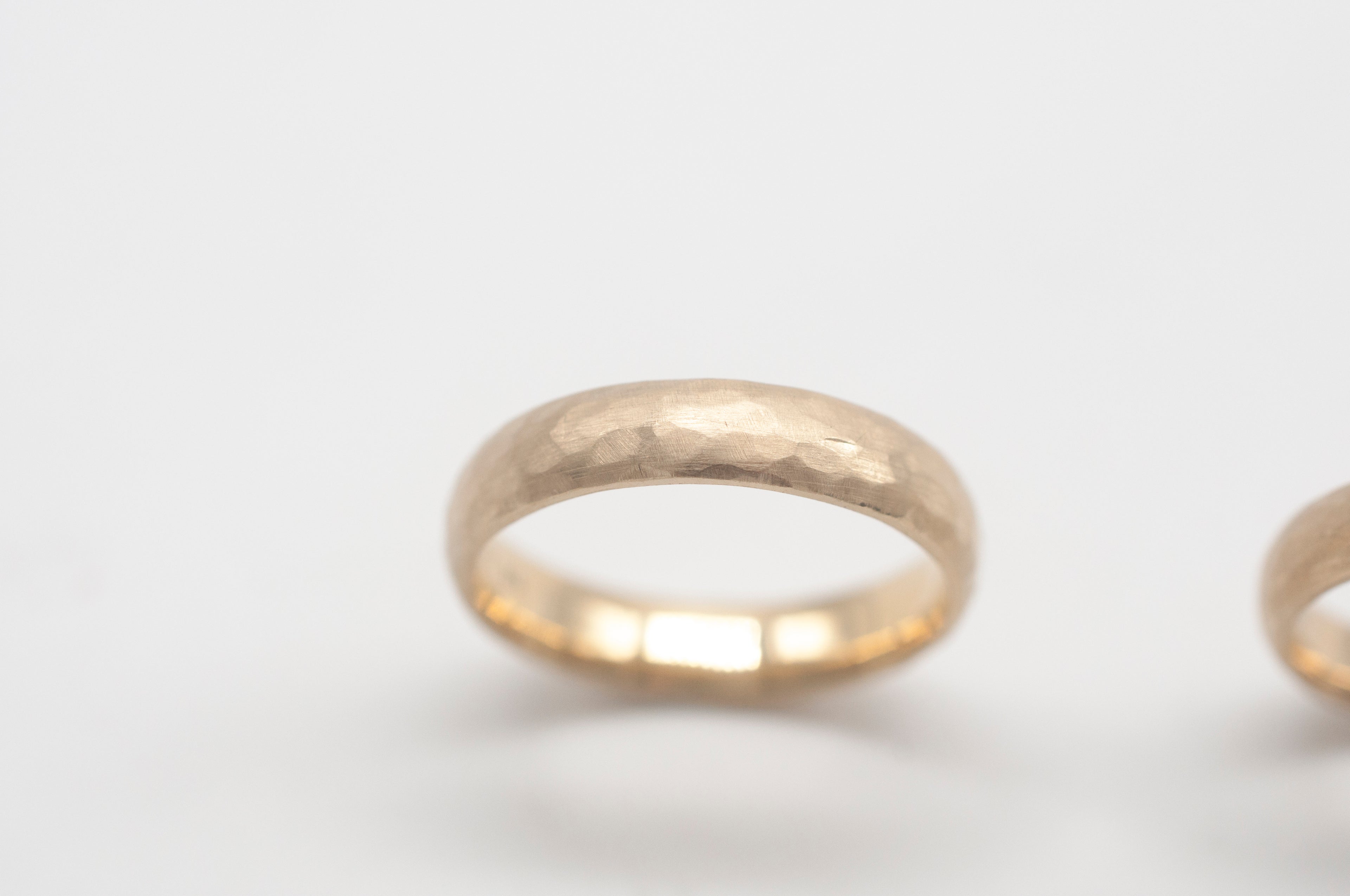 Eheringe Gehämmert aus recyceltem Gold image 8