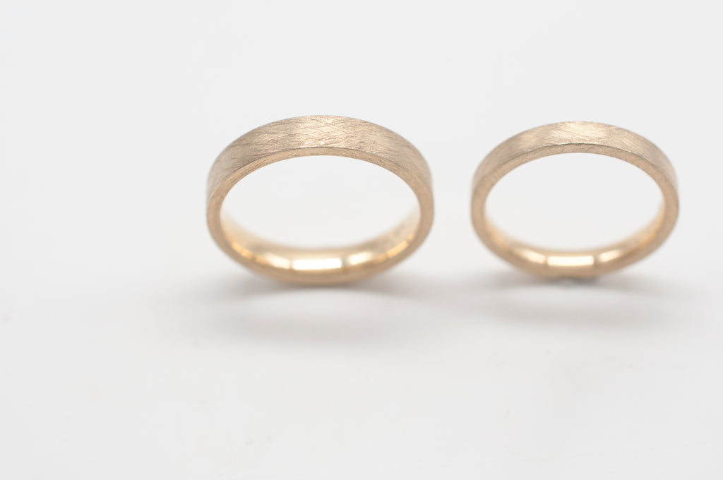 Eheringe - Eismatt flach aus recyceltem Gold image 4