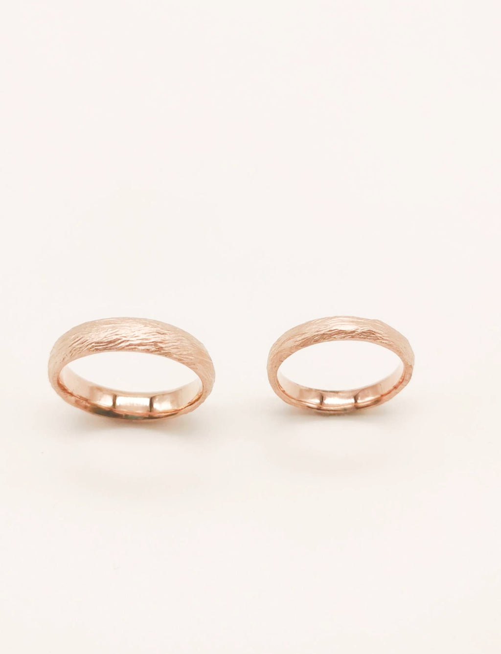 Ehering -  Mit Haut und Haar aus recyceltem Gold image 0