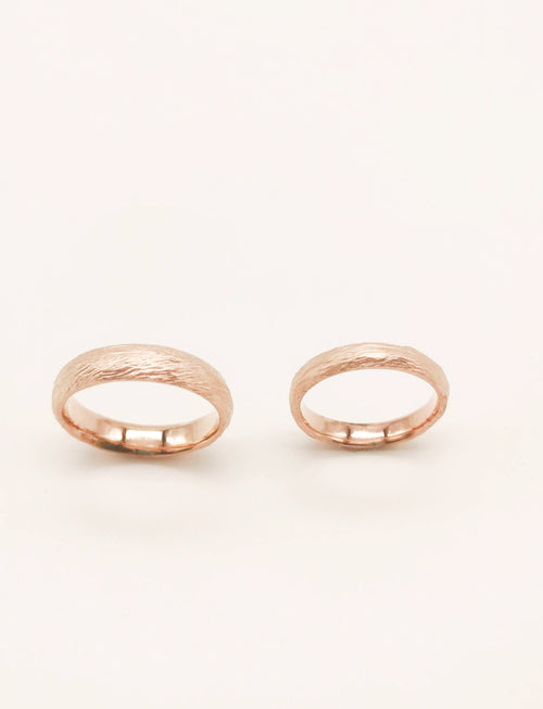 Ehering -  Mit Haut und Haar aus recyceltem Gold image 0