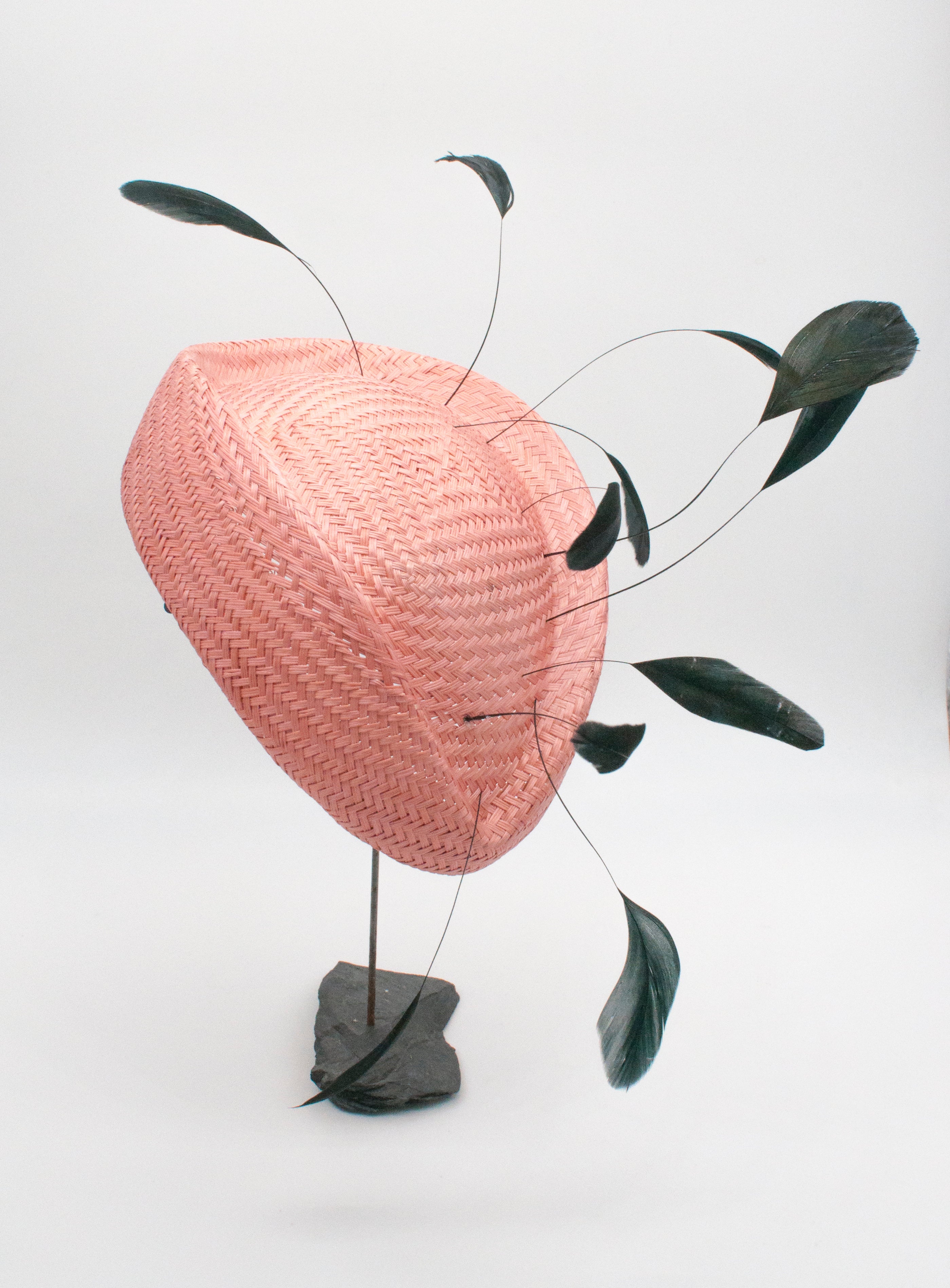 Fascinator - Hahnenschlappe image 0