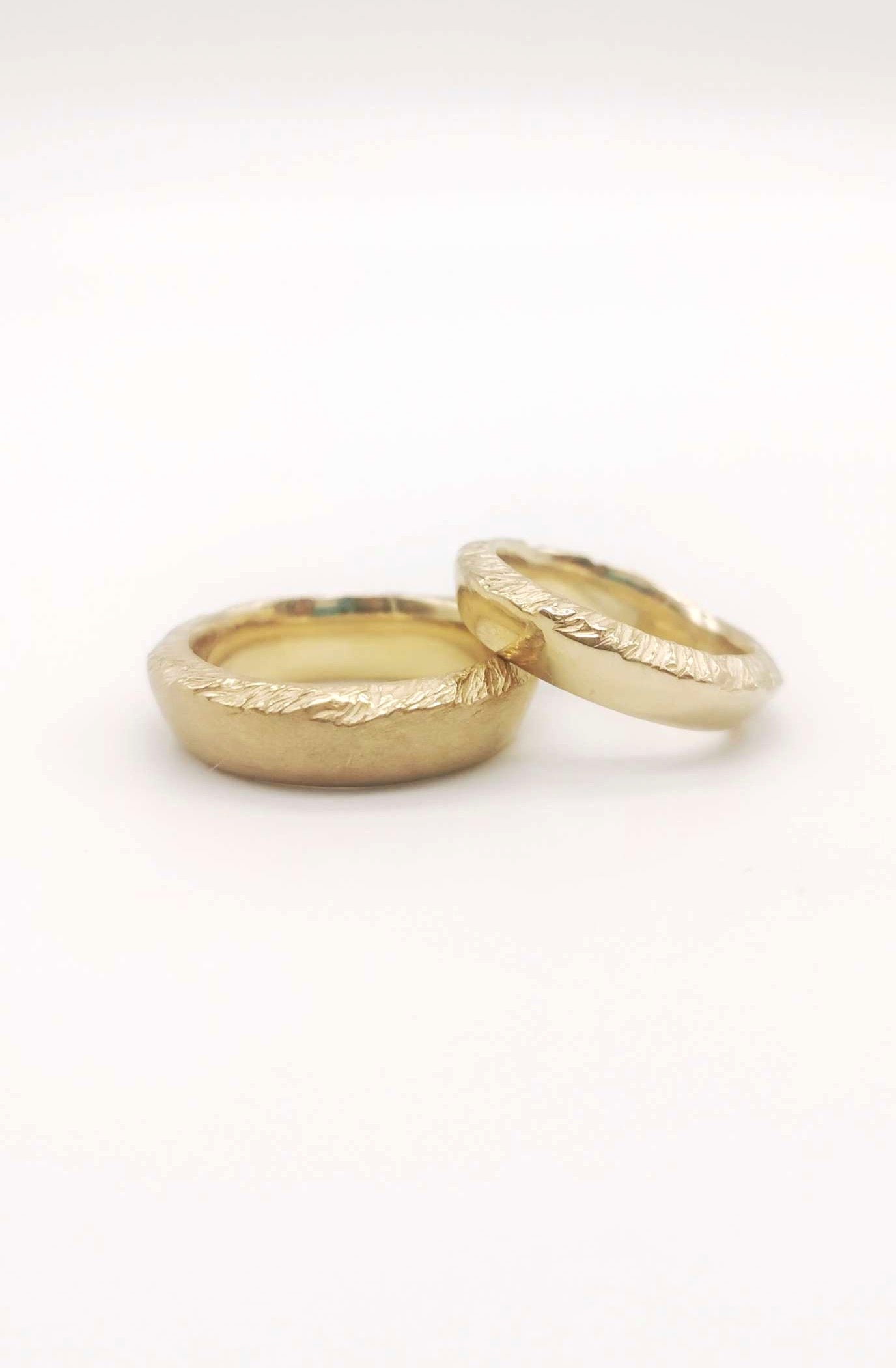 Eheringe- In the Mountains aus recyceltem Gold image 0