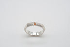 Ring Geometric Rock mit Saphir