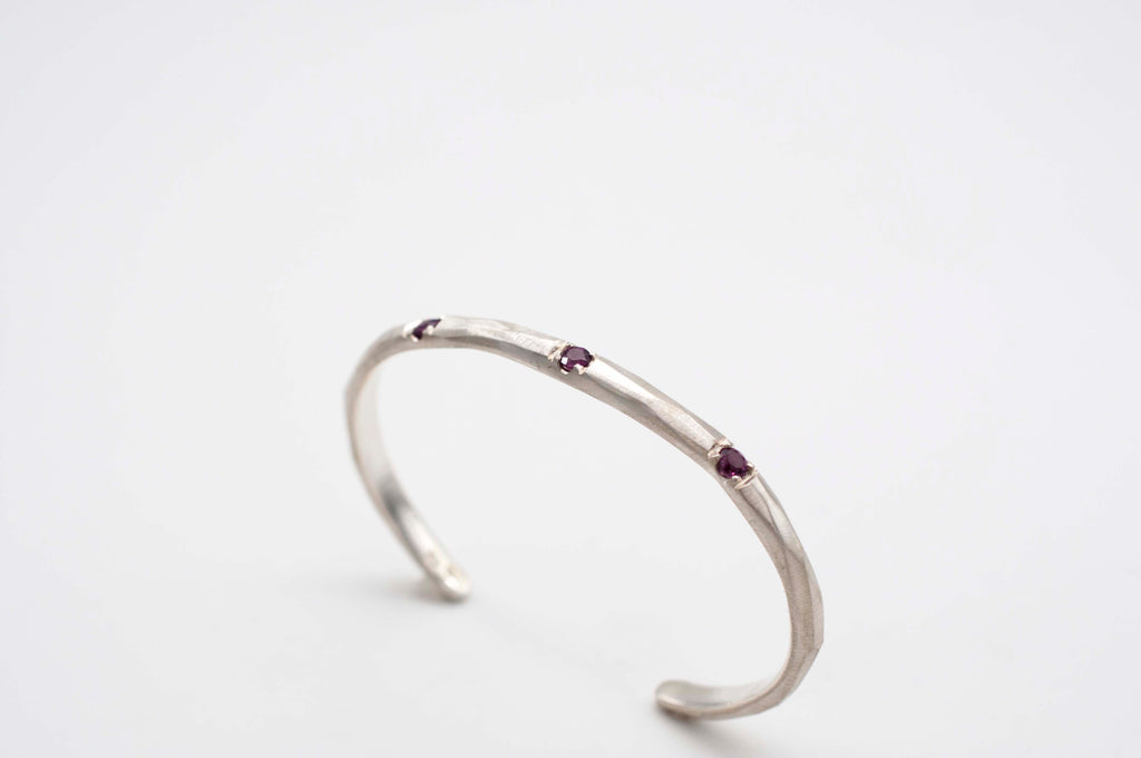 Geometric Rocks bangle, thin with rhodium