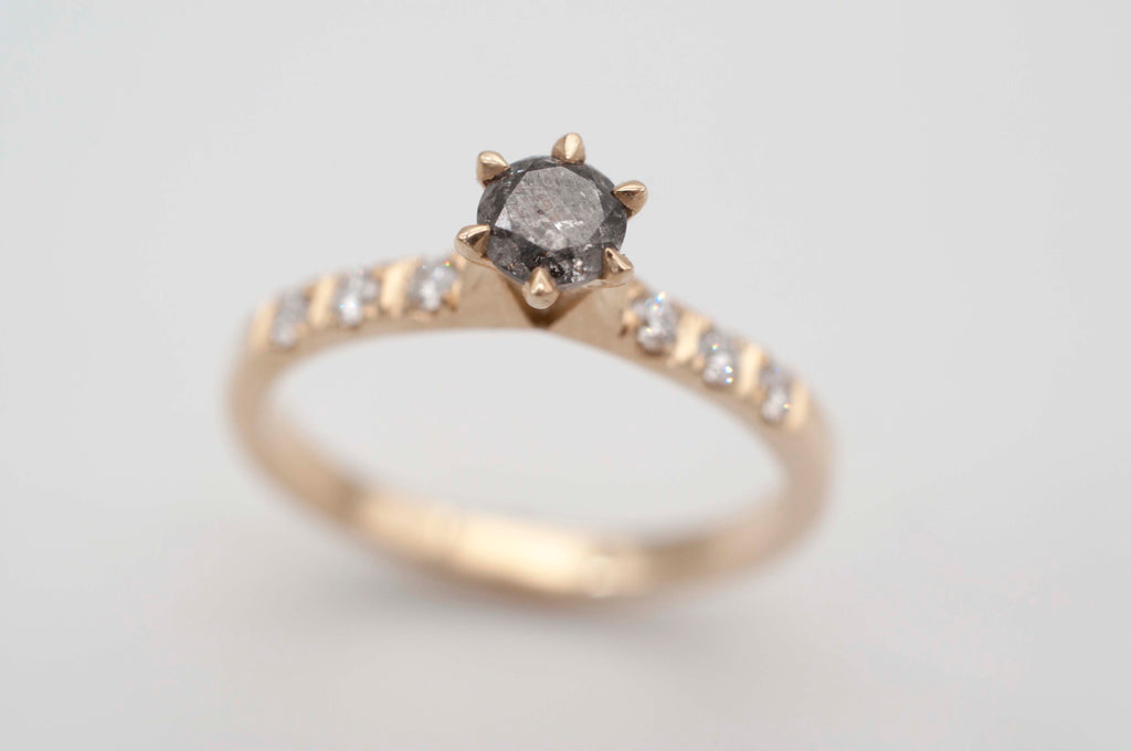 Ring Solitär - schwarze Tulpe