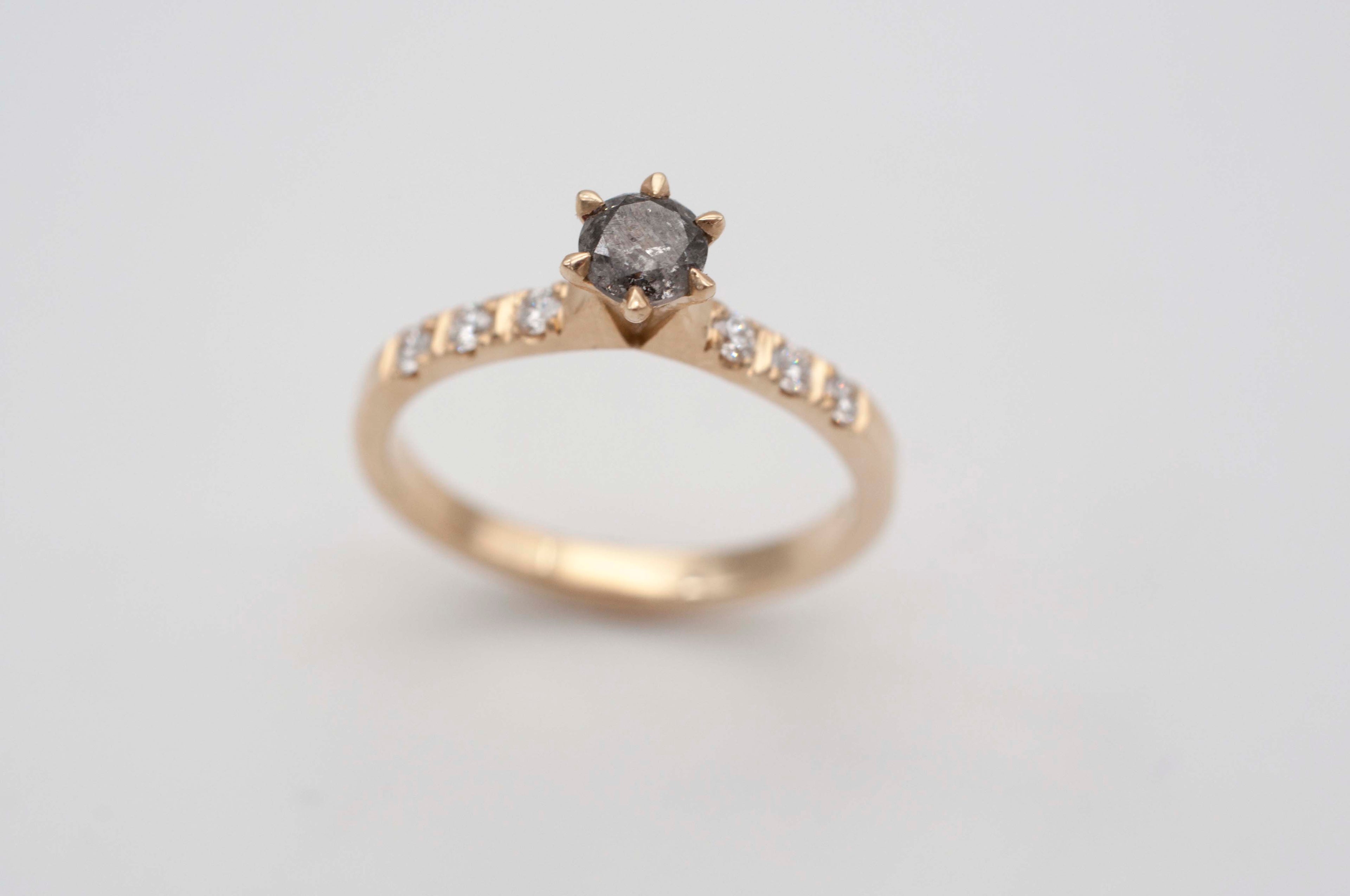 Ring Soitär - black tulip