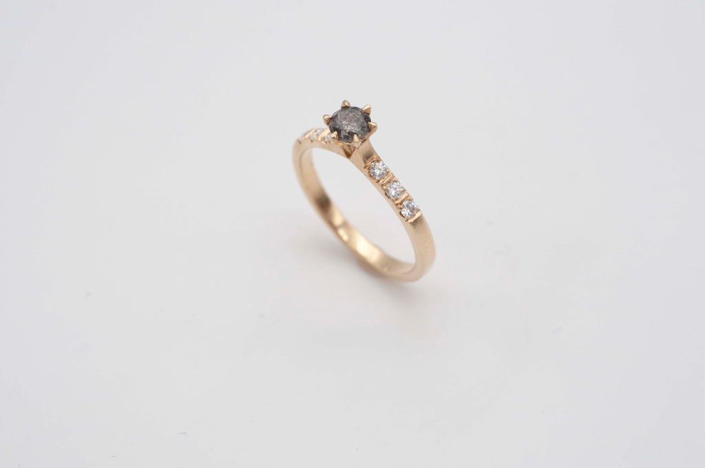 Ring Solitär - schwarze Tulpe