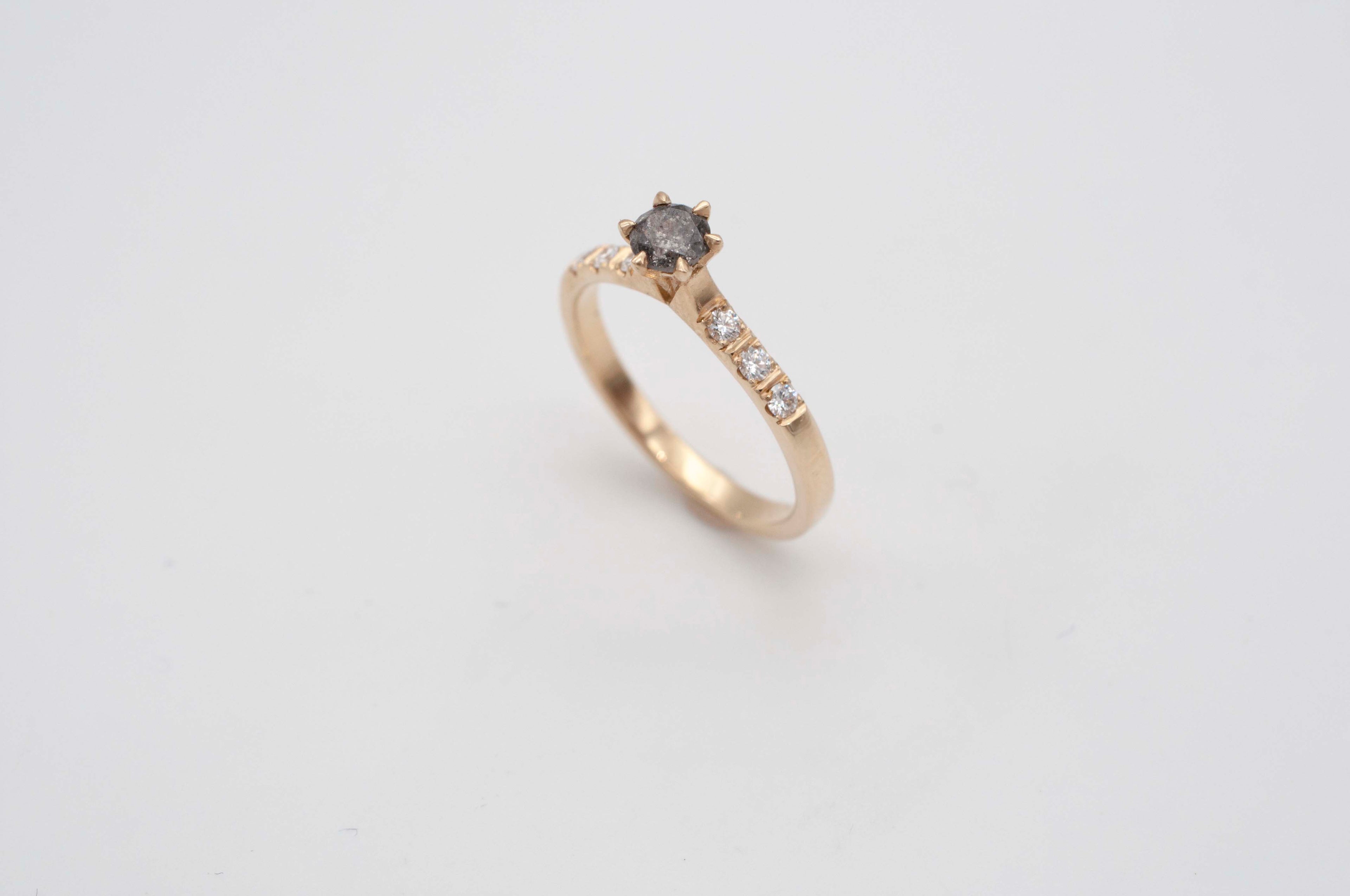 Ring Solitär - schwarze Tulpe