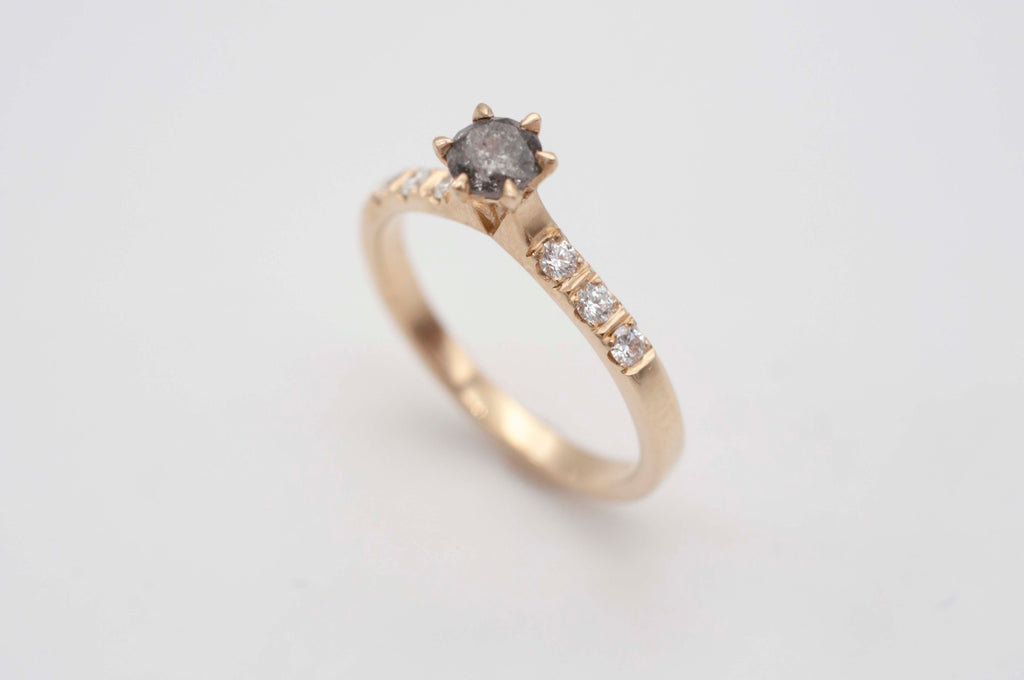 Ring Solitär - schwarze Tulpe