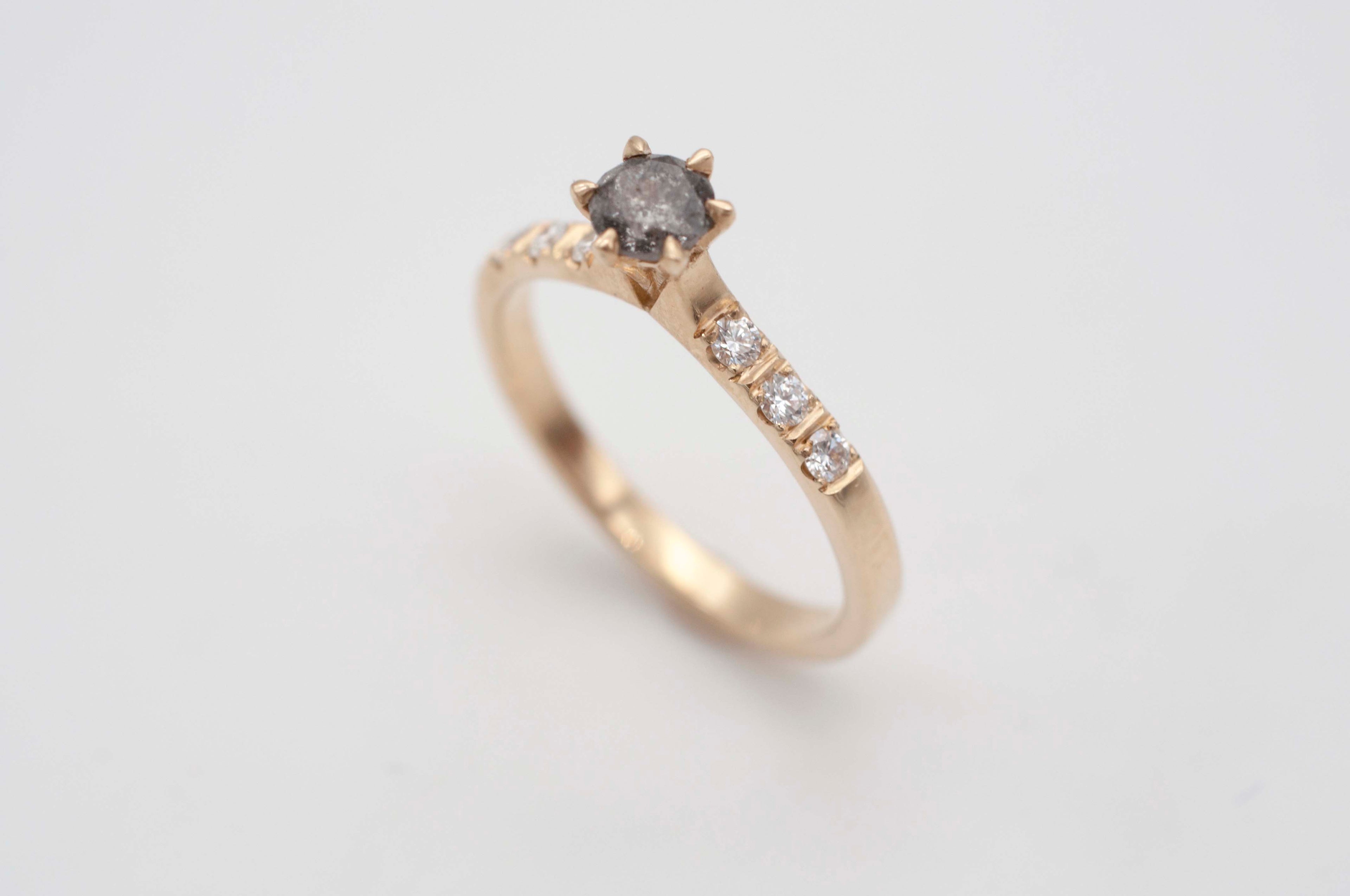 Ring Solitär - schwarze Tulpe