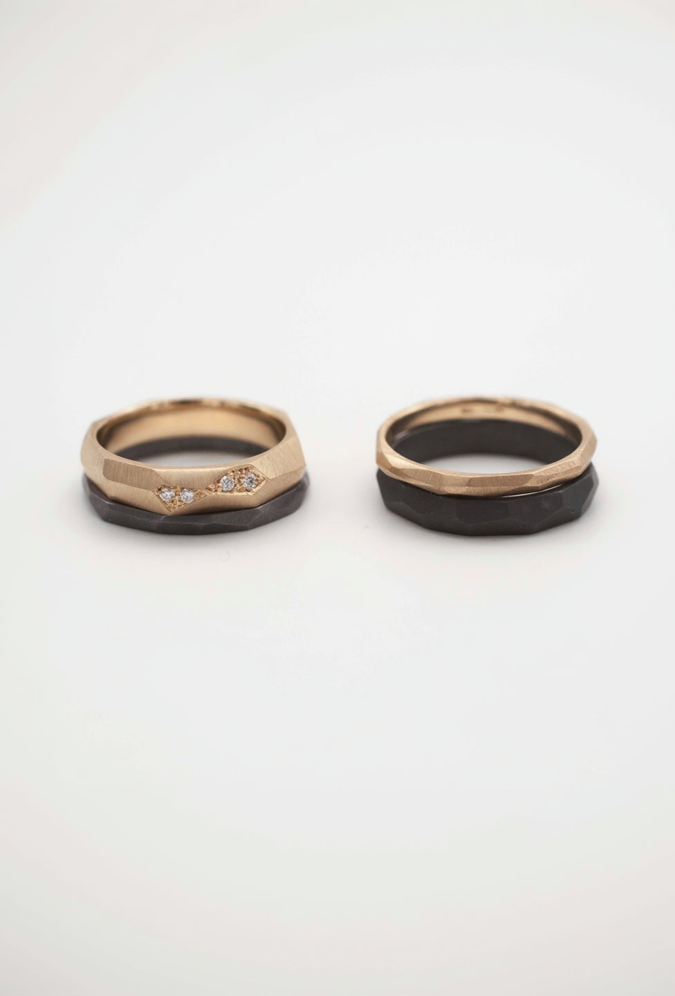 Eheringe - Geometric Rock Stack Tantal und Gold