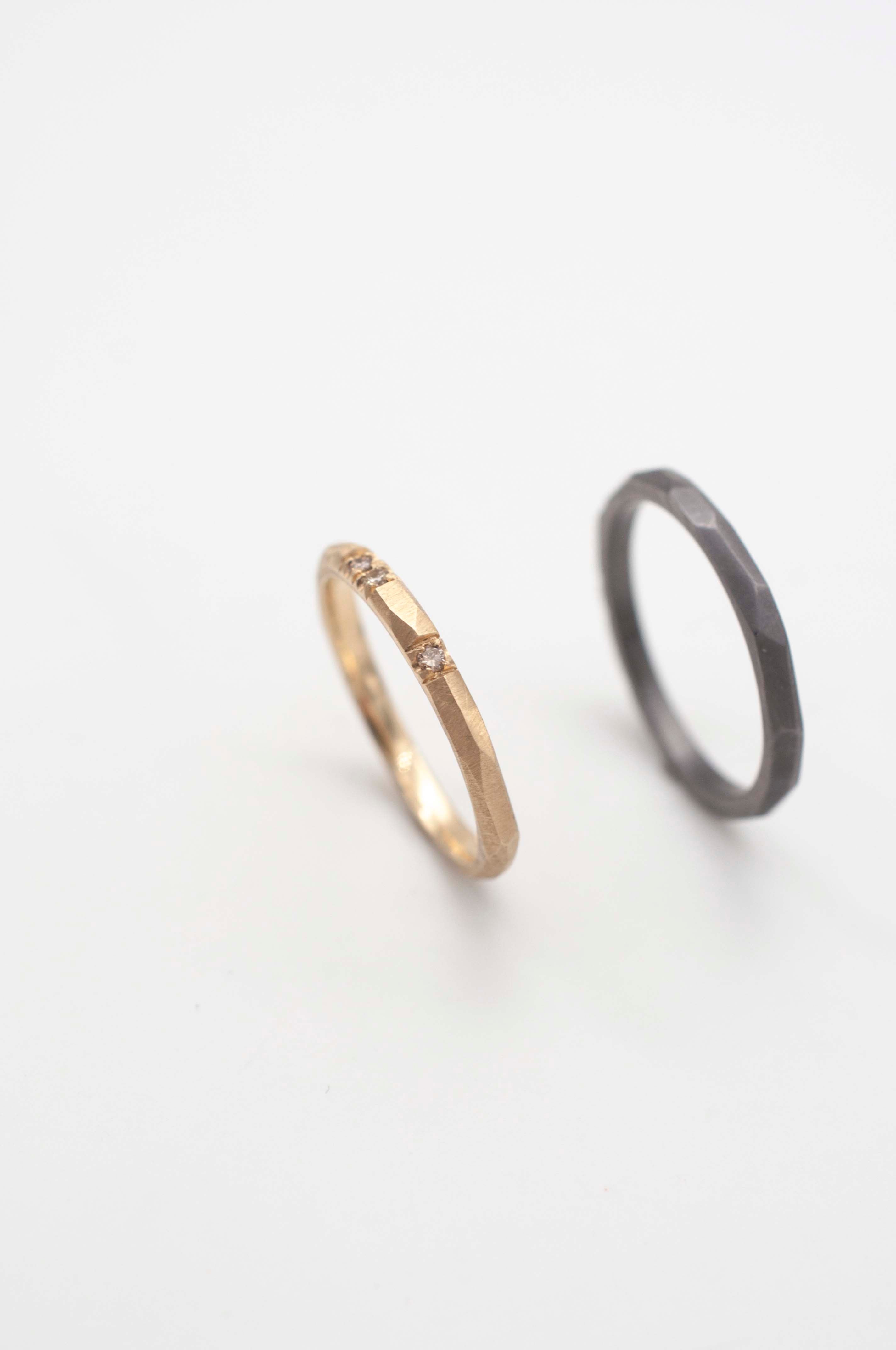 Eheringe - Geometric Rock Stack Tantal und Gold