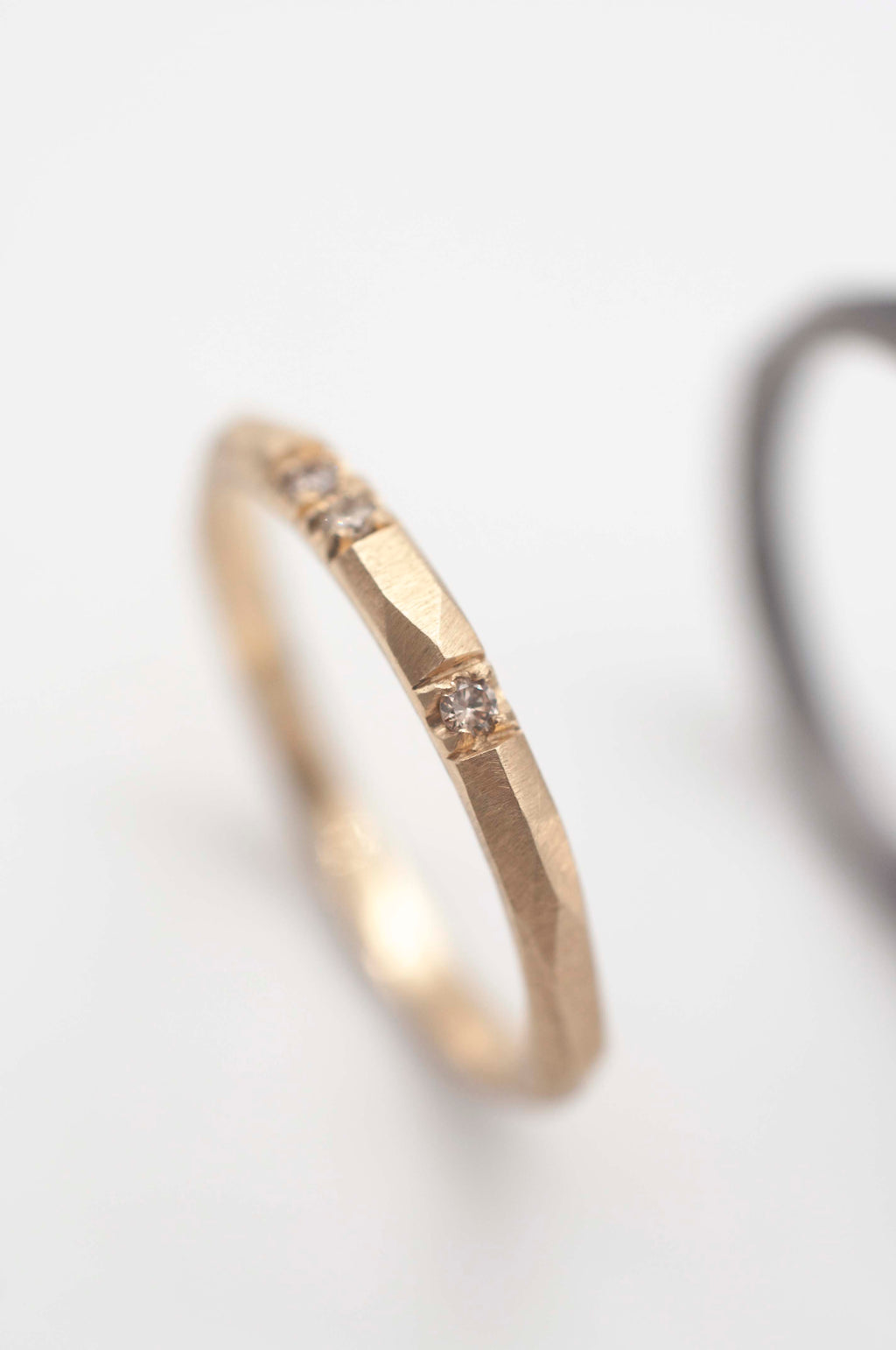 Eheringe - Geometric Rock Stack Tantal und Gold