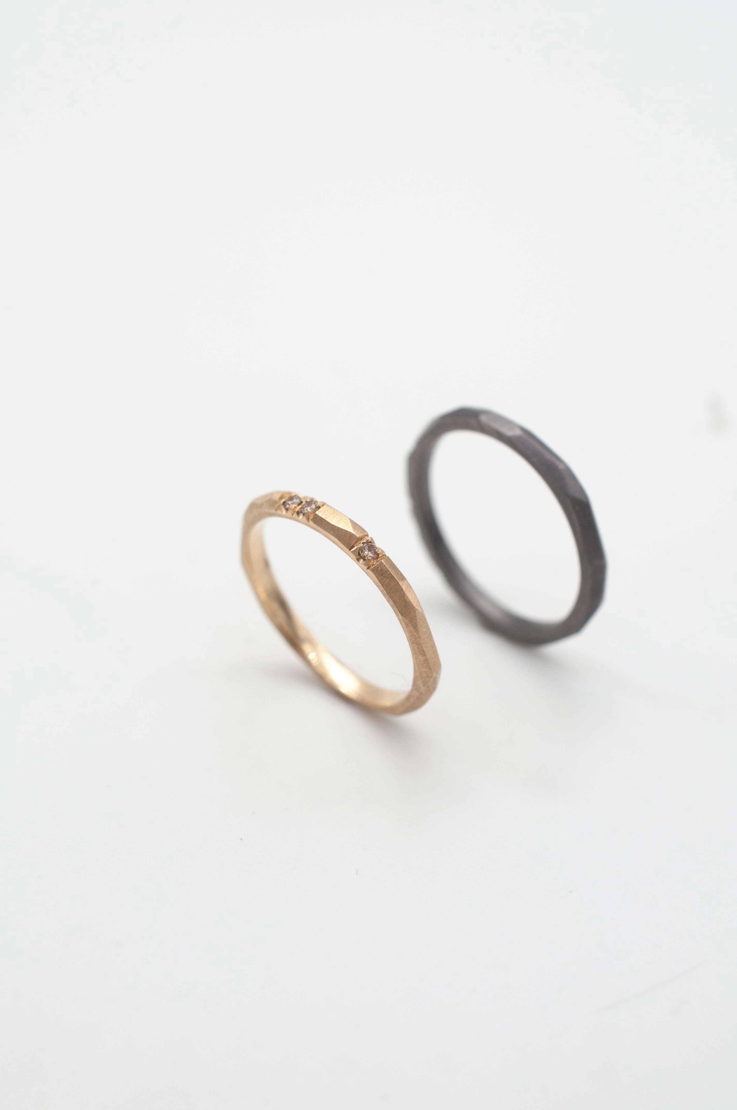 Eheringe - Geometric Rock Stack Tantal und Gold