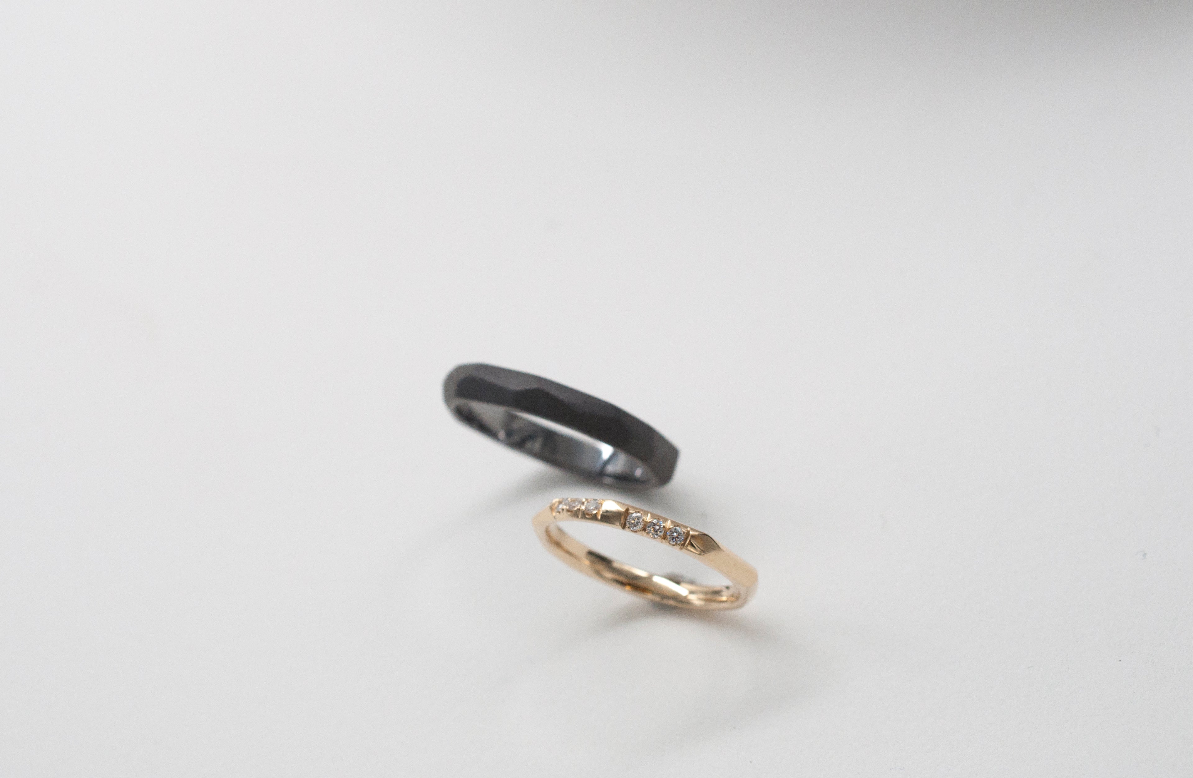 Eheringe Geometric Rock aus recyceltem Gold und Tantal image 8