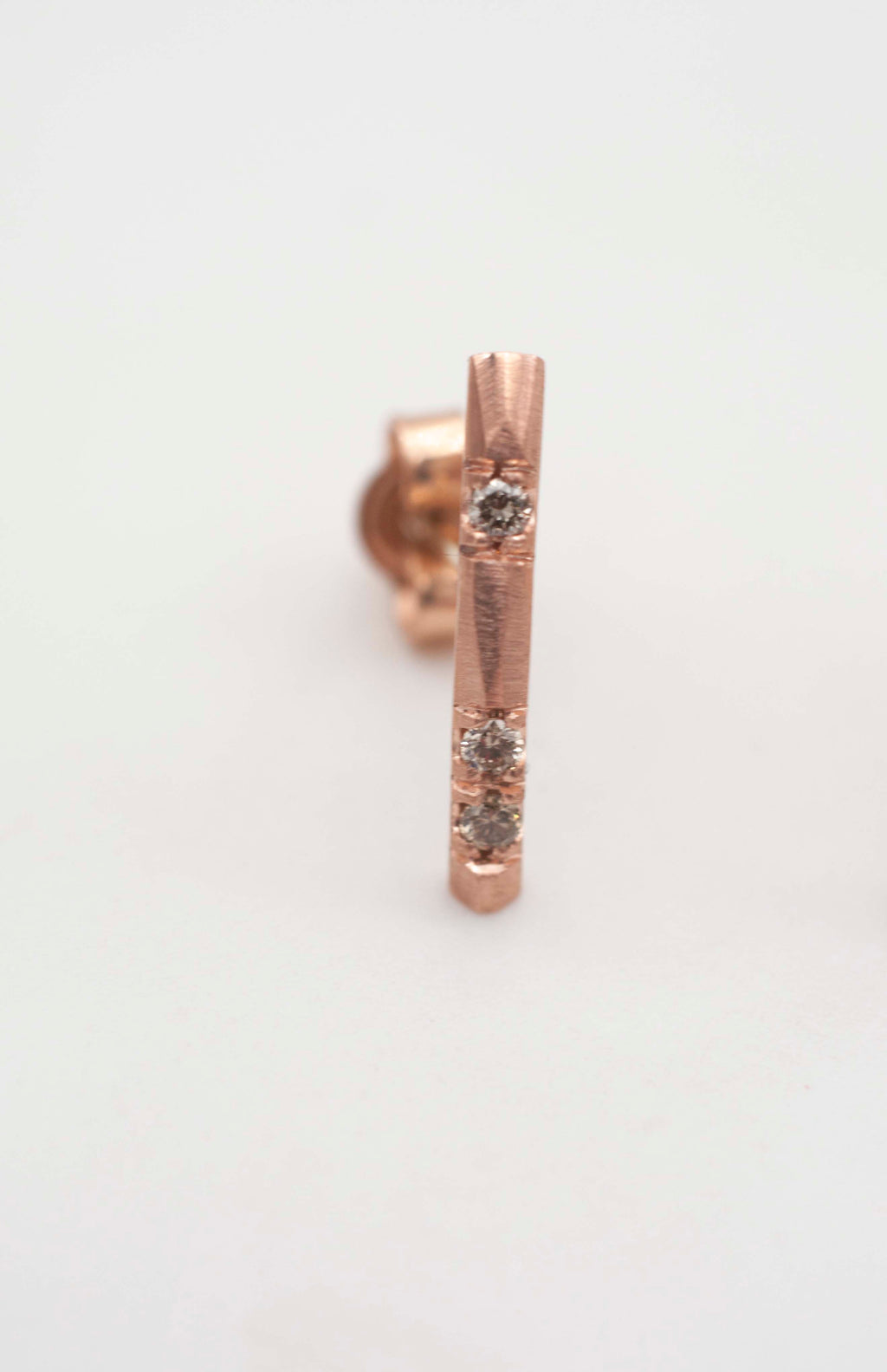 geometric rocks - Ohrstecker mit braunen Diamanten image 2