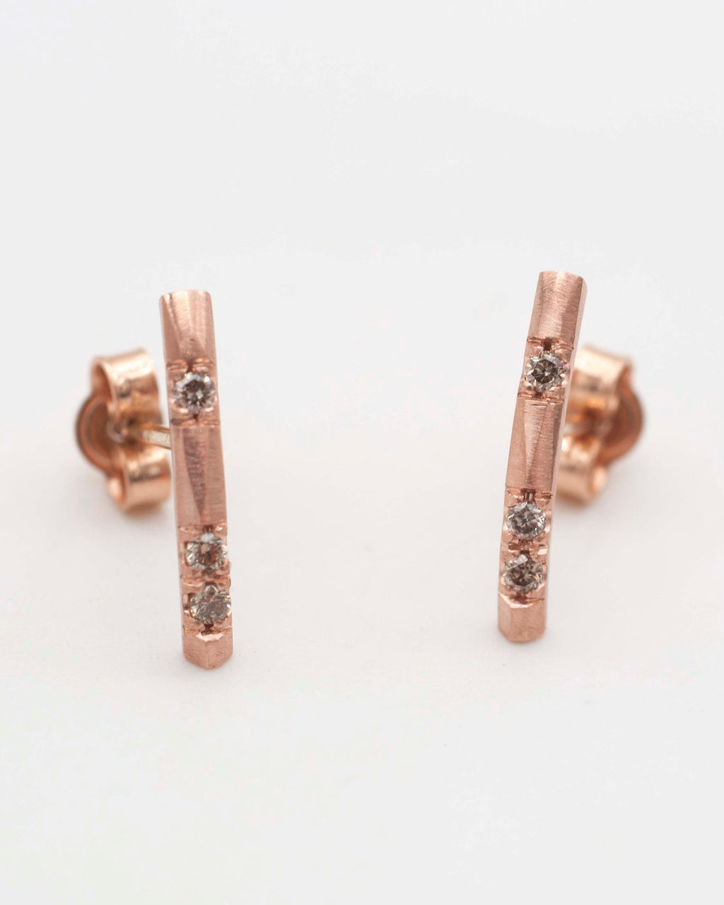 geometric rocks - Ohrstecker mit braunen Diamanten image 0