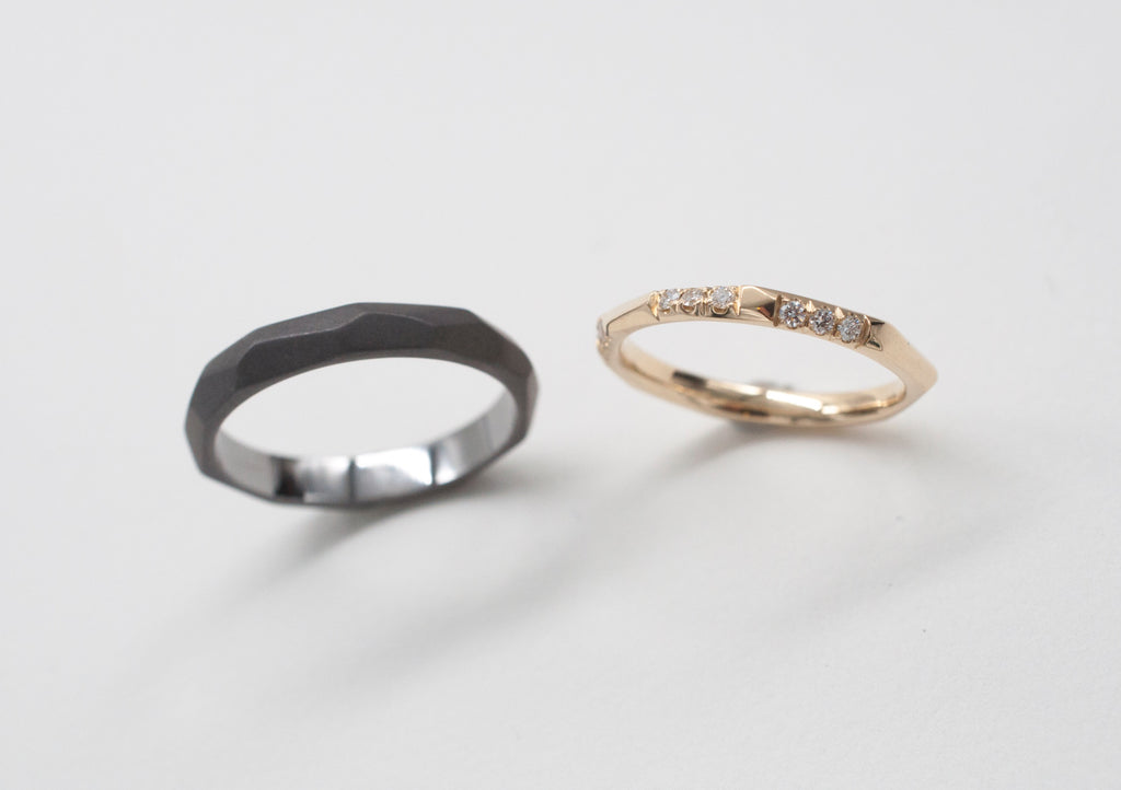 Eheringe Geometric Rock aus recyceltem Gold und Tantal image 5