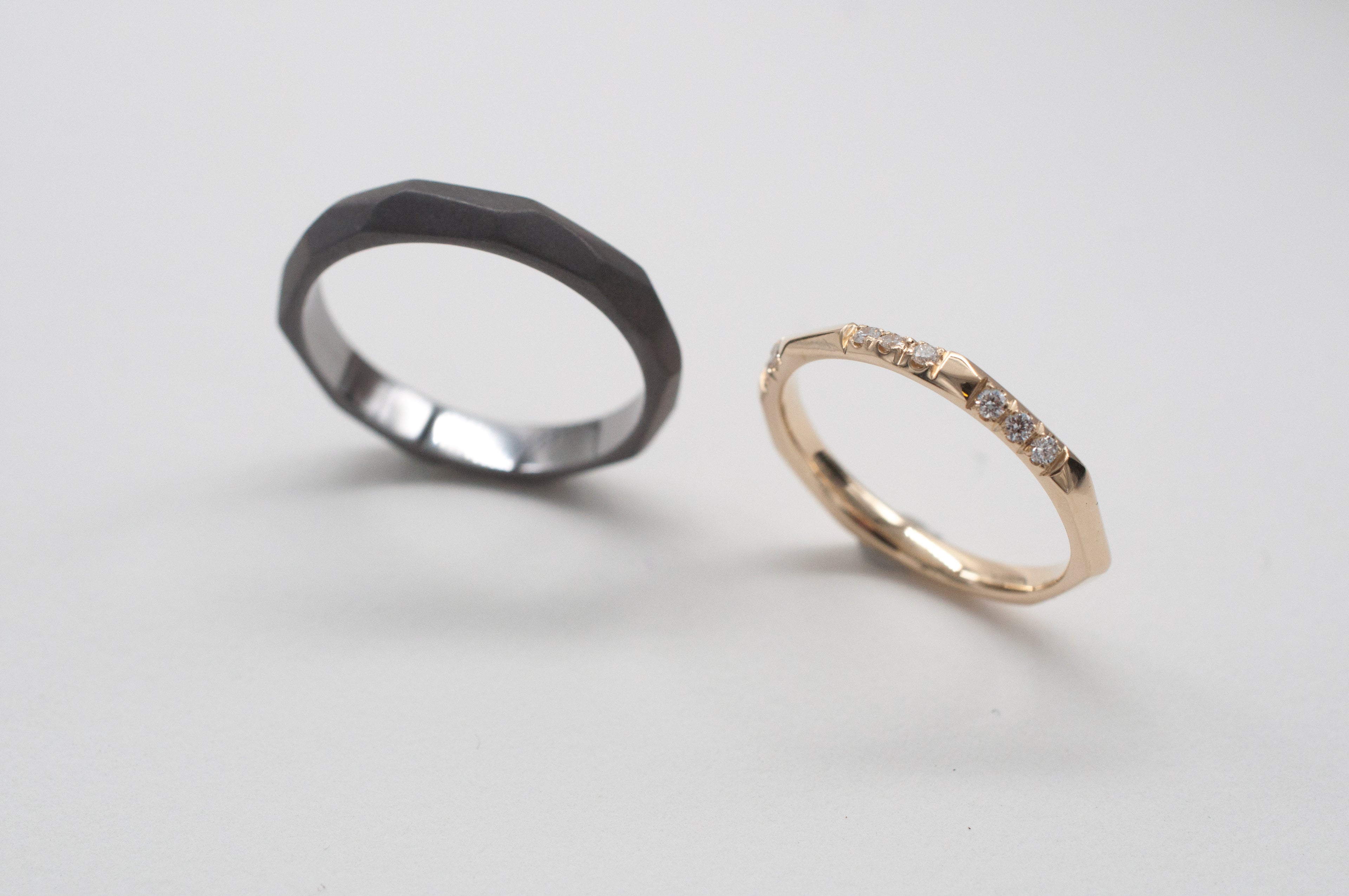 Eheringe Geometric Rock aus recyceltem Gold und Tantal image 4