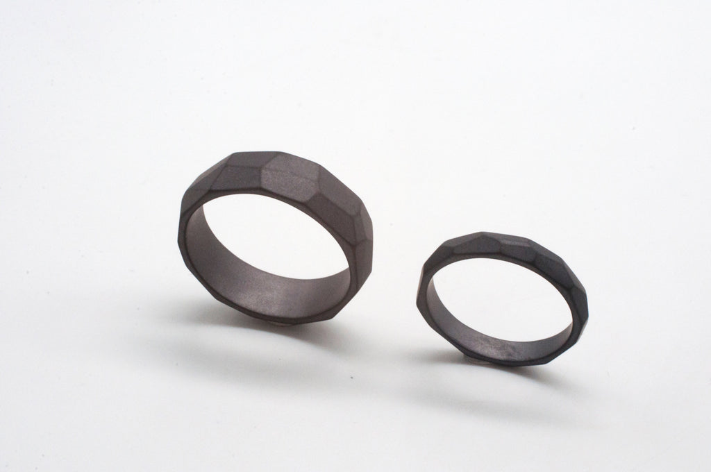 Tantal Eheringe - Geometric Rock image 0