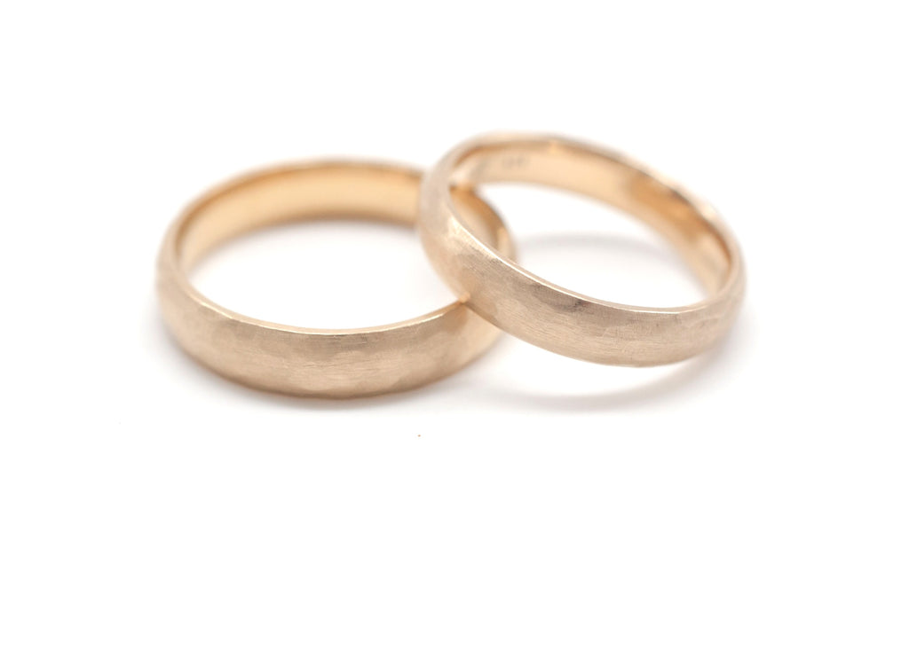 Eheringe Gehämmert aus recyceltem Gold image 0