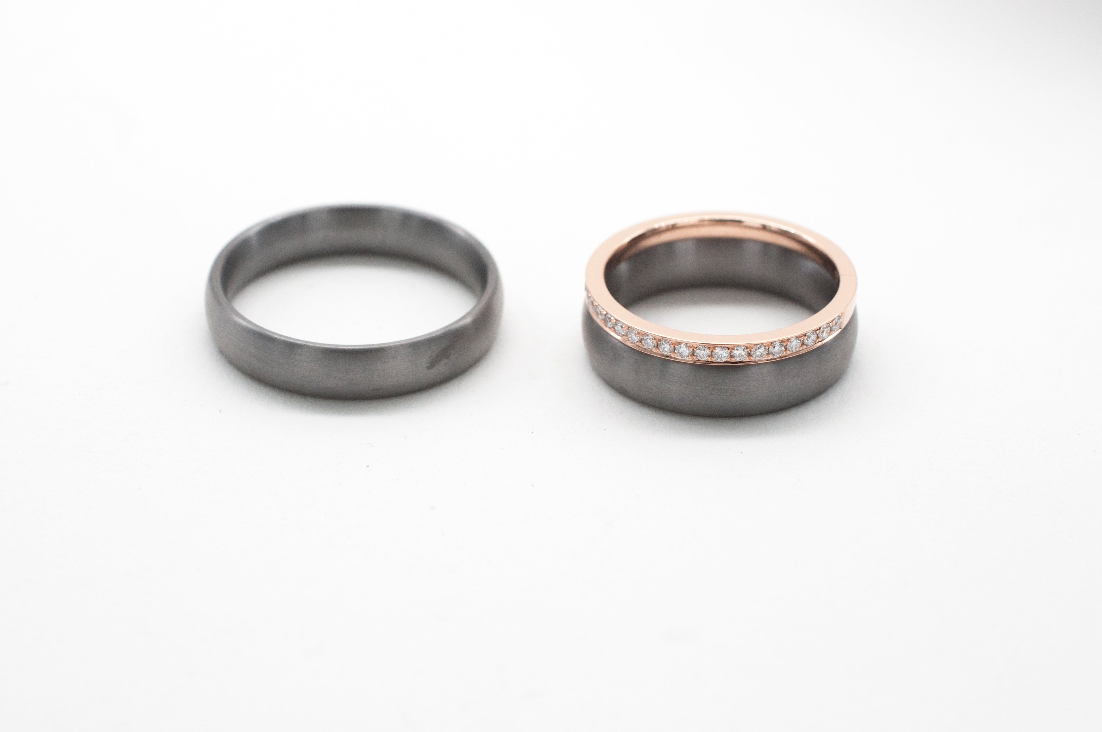 Tantal Eheringe mit einer Kombination mit einem Memmoryringoryring image 0