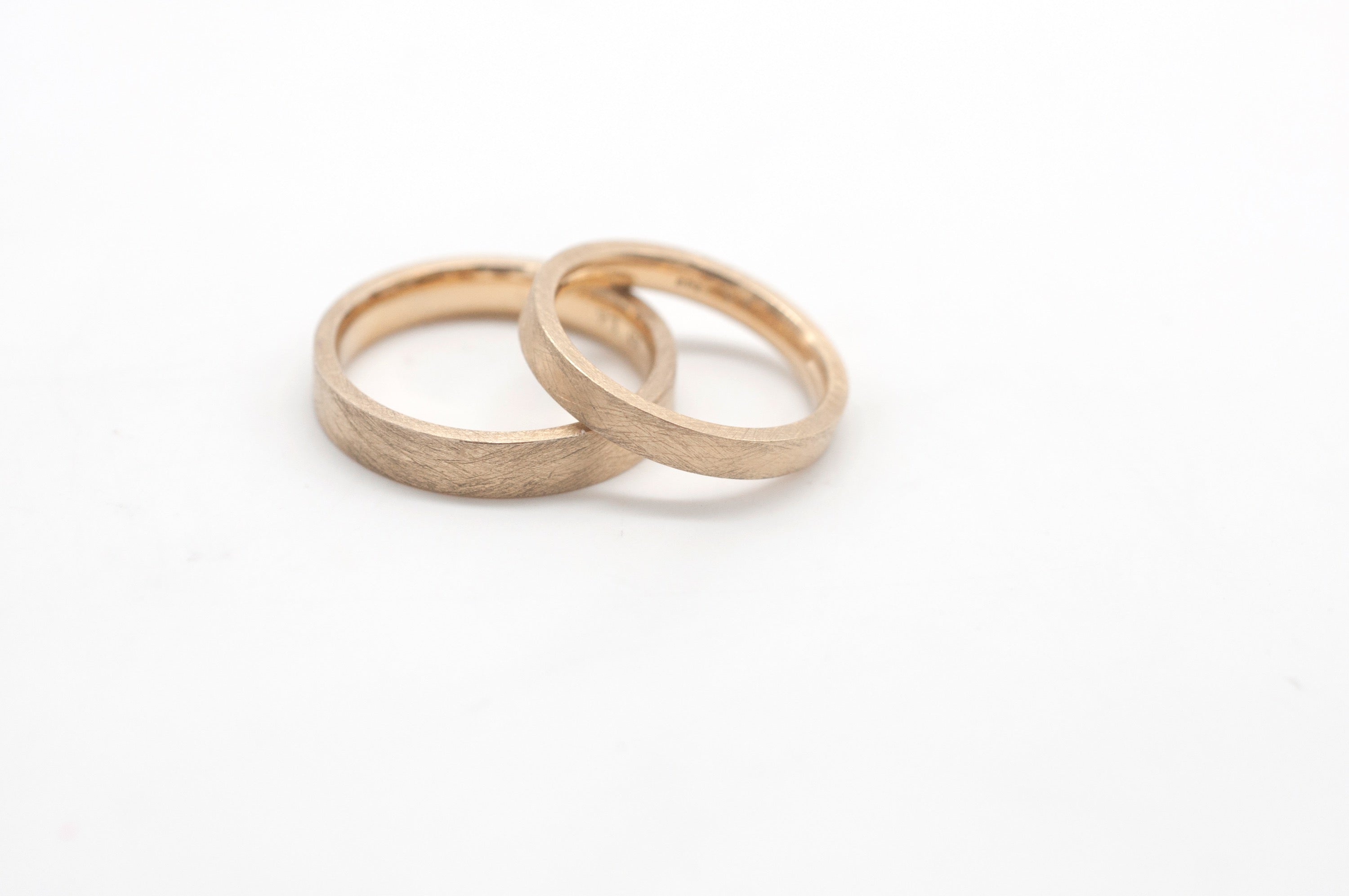 Eheringe - Eismatt flach aus recyceltem Gold image 2