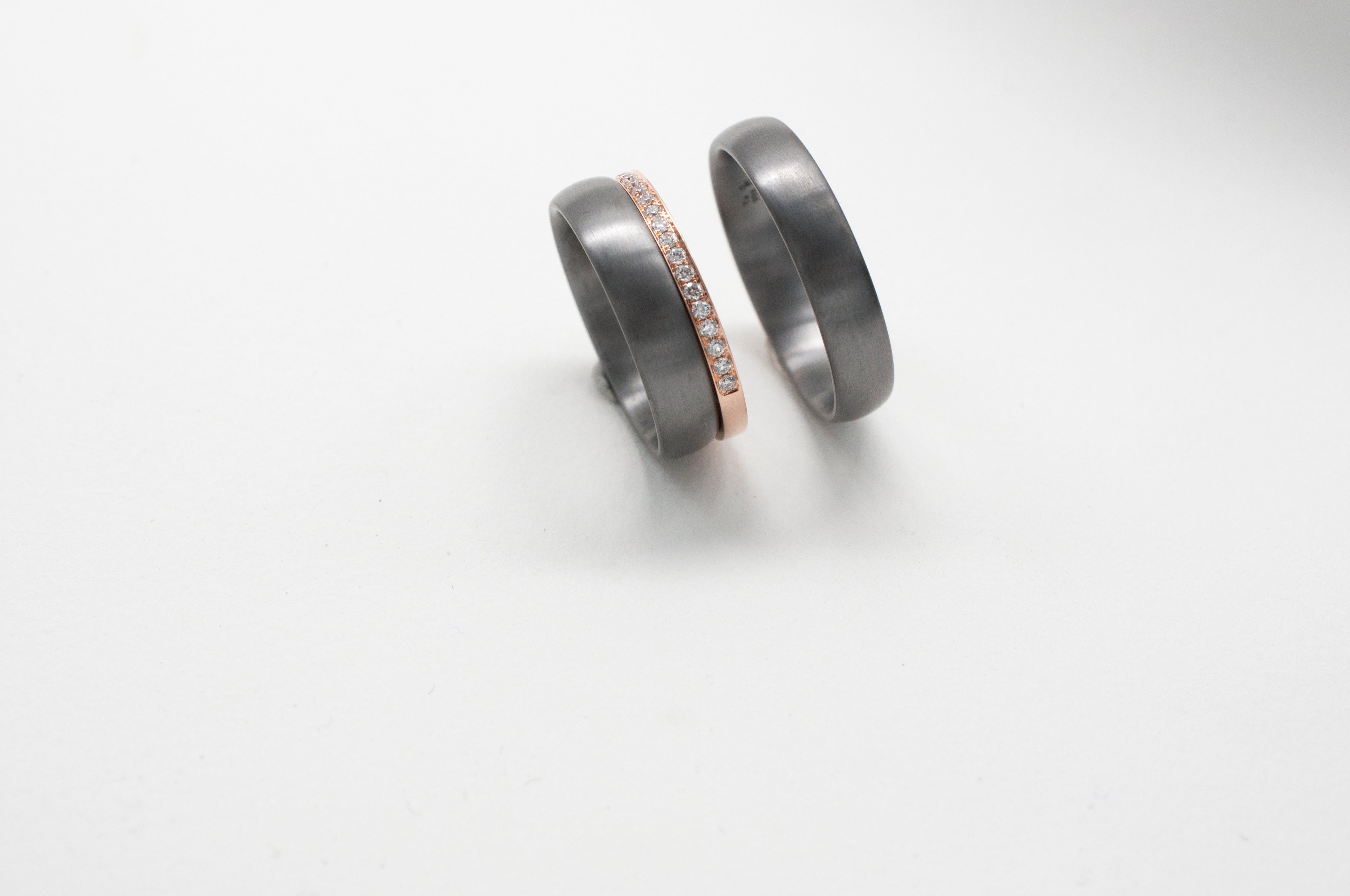 Tantal Eheringe mit einer Kombination mit einem Memmoryringoryring image 3